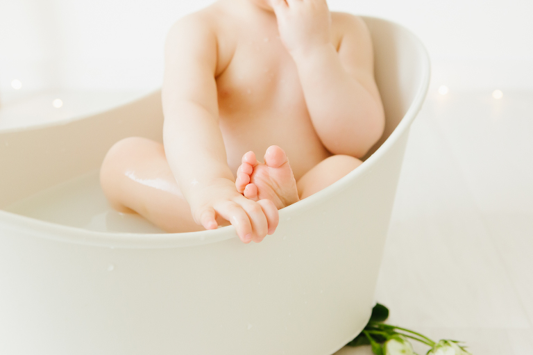 Séance studio bain de lait pour bébé