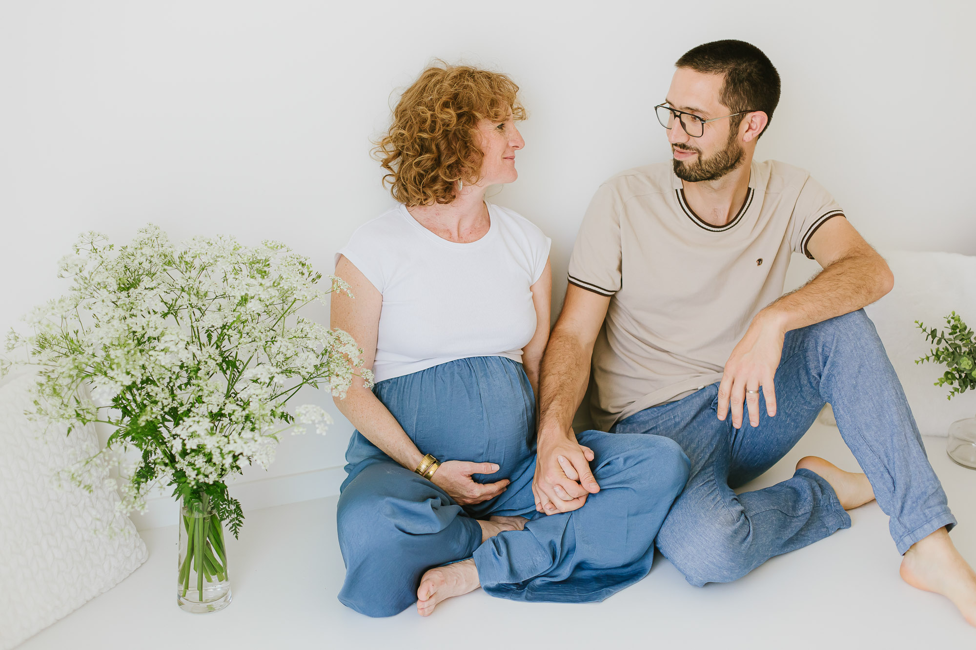 Séance grossesse : seule ou en famille ?